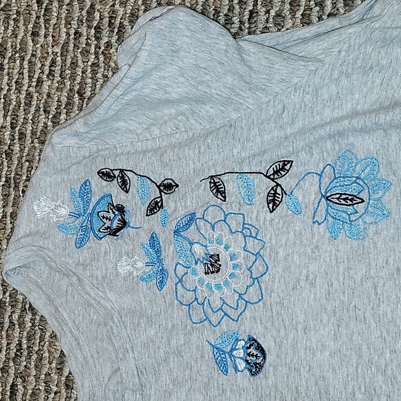 ☀️Talbots Embroidered Tee Shirt with Rolled Cuffs☀️ - Picture 4 of 5